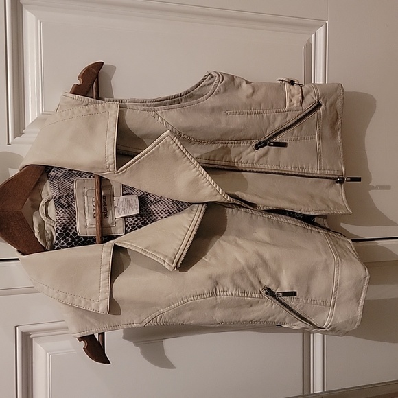 BKE Jackets & Blazers - BKE vest with cute back detail. Size medium. Cream faux leather.